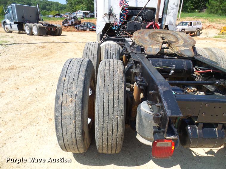 image for item DE5187 1994 Freightliner FLB semi truck