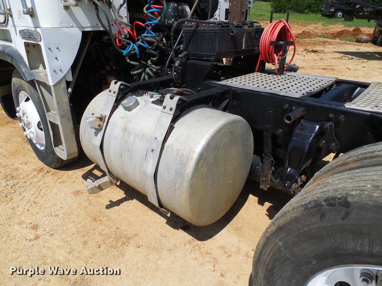 image for item DE5187 1994 Freightliner FLB semi truck