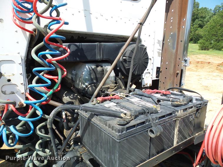 image for item DE5187 1994 Freightliner FLB semi truck