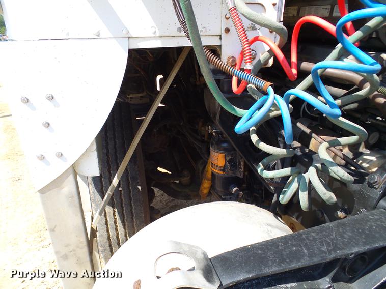 image for item DE5187 1994 Freightliner FLB semi truck