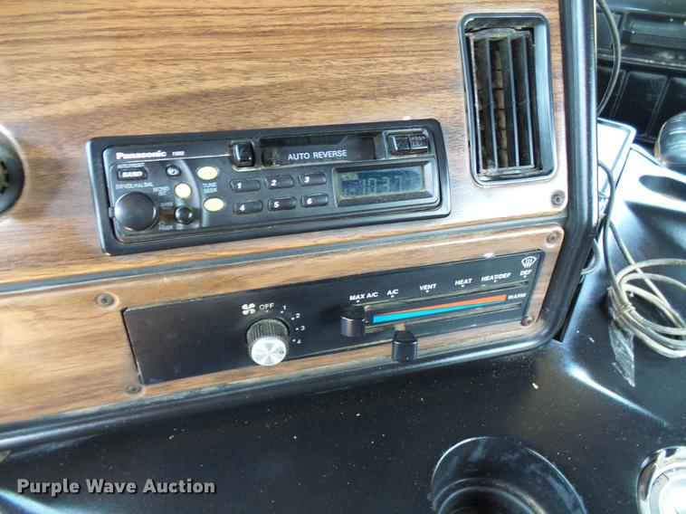 image for item DE5187 1994 Freightliner FLB semi truck