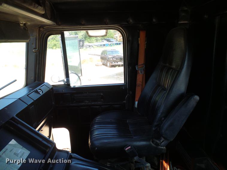 image for item DE5187 1994 Freightliner FLB semi truck