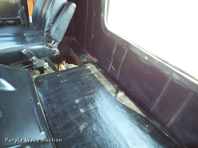 image for item DE5187 1994 Freightliner FLB semi truck