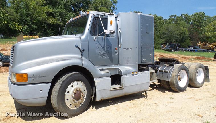 image for item DE5188 1988 International 8300 semi truck