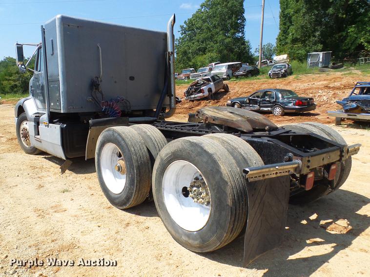 image for item DE5188 1988 International 8300 semi truck