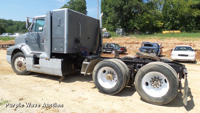 image for item DE5188 1988 International 8300 semi truck