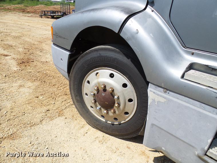 image for item DE5188 1988 International 8300 semi truck