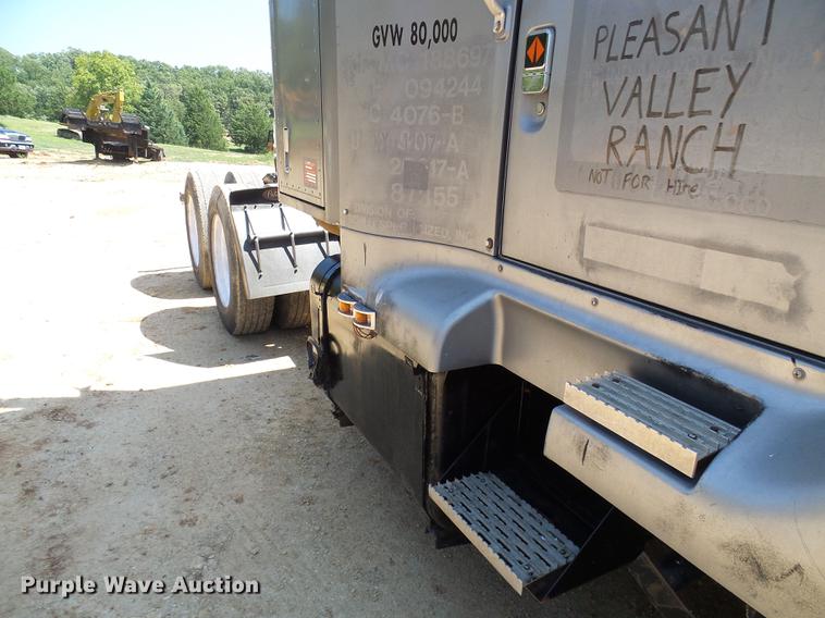 image for item DE5188 1988 International 8300 semi truck