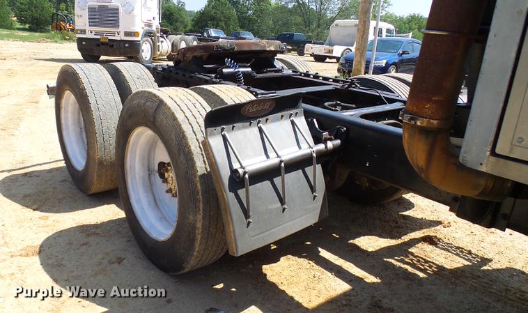 image for item DE5188 1988 International 8300 semi truck