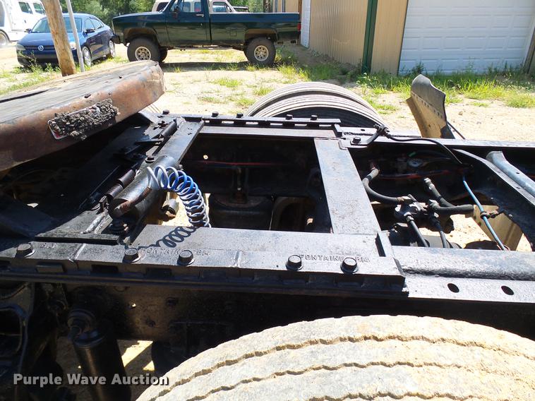 image for item DE5188 1988 International 8300 semi truck