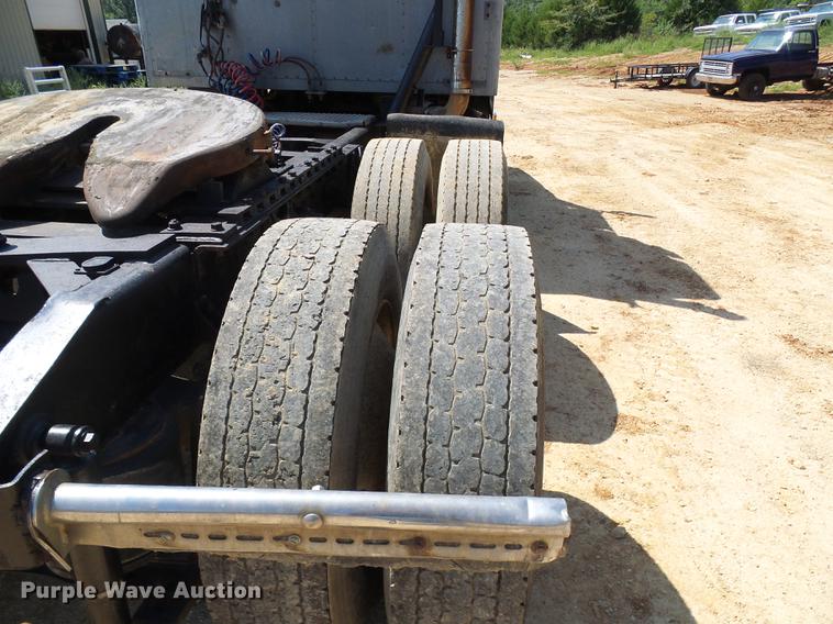 image for item DE5188 1988 International 8300 semi truck