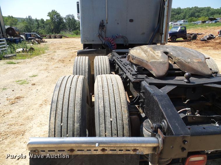 image for item DE5188 1988 International 8300 semi truck