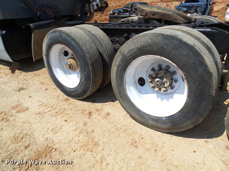 image for item DE5188 1988 International 8300 semi truck