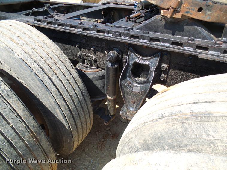 image for item DE5188 1988 International 8300 semi truck