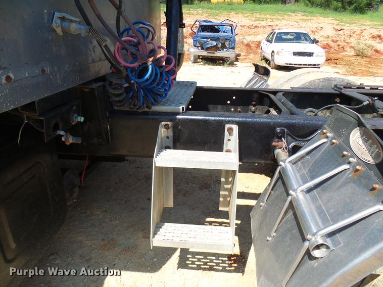 image for item DE5188 1988 International 8300 semi truck