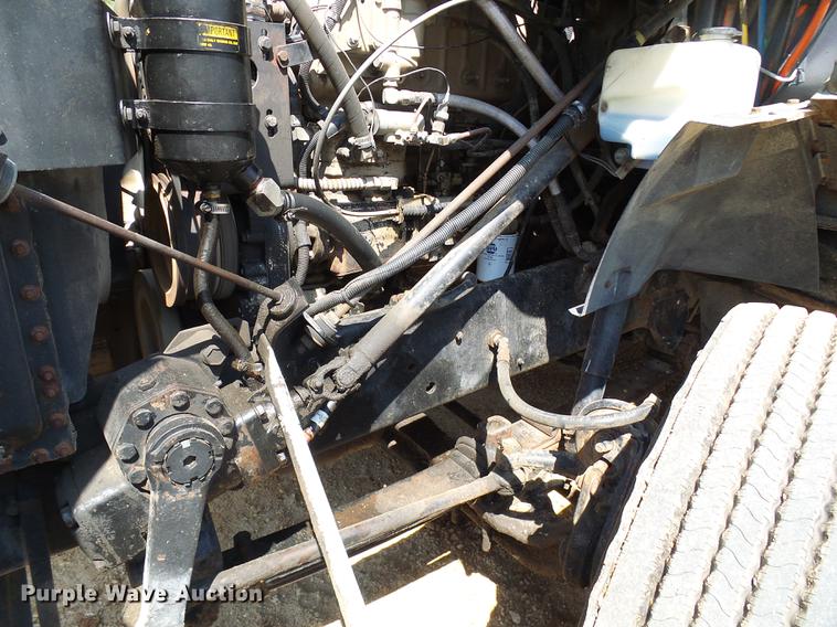 image for item DE5188 1988 International 8300 semi truck