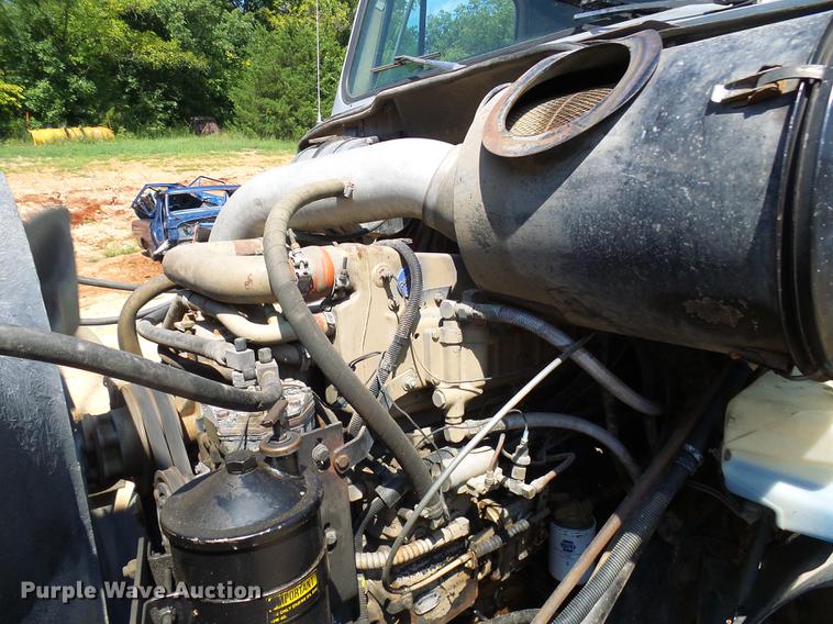 image for item DE5188 1988 International 8300 semi truck