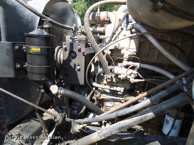 image for item DE5188 1988 International 8300 semi truck