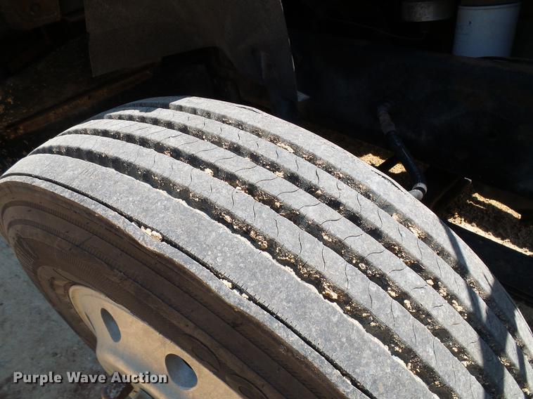 image for item DE5188 1988 International 8300 semi truck