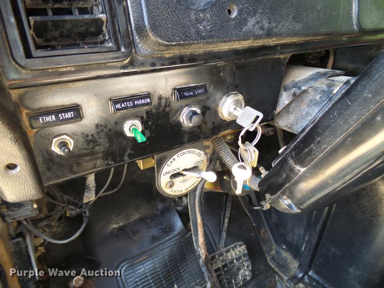 image for item DE5188 1988 International 8300 semi truck