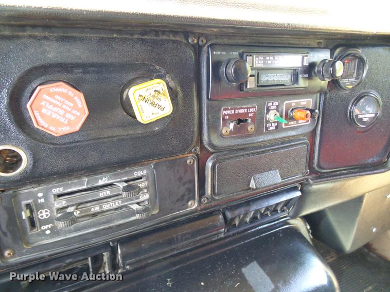 image for item DE5188 1988 International 8300 semi truck