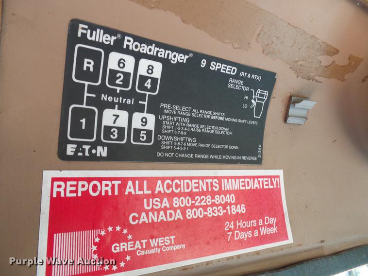 image for item DE5188 1988 International 8300 semi truck