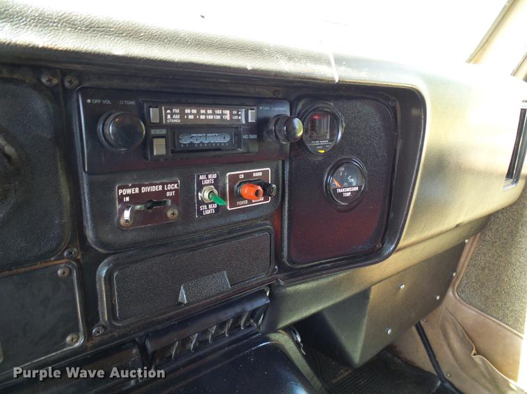 image for item DE5188 1988 International 8300 semi truck