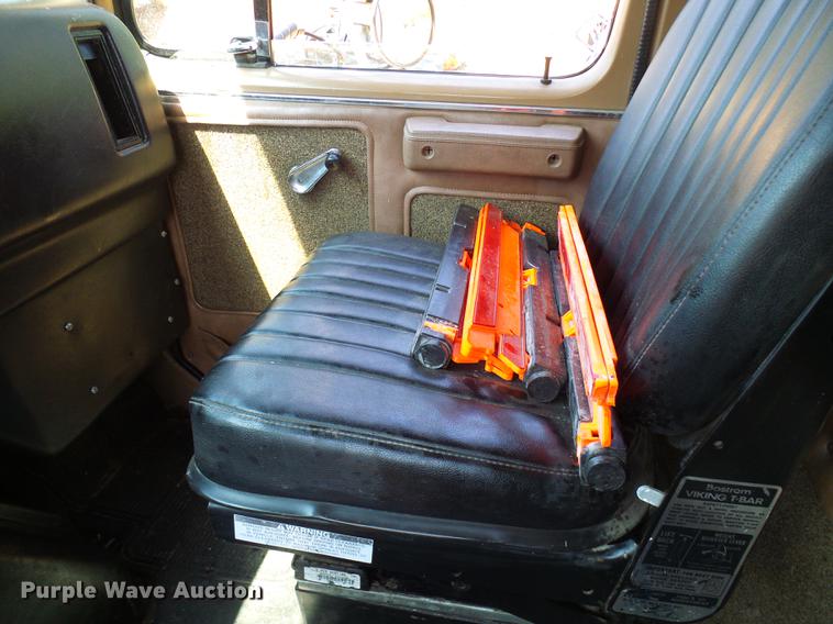 image for item DE5188 1988 International 8300 semi truck