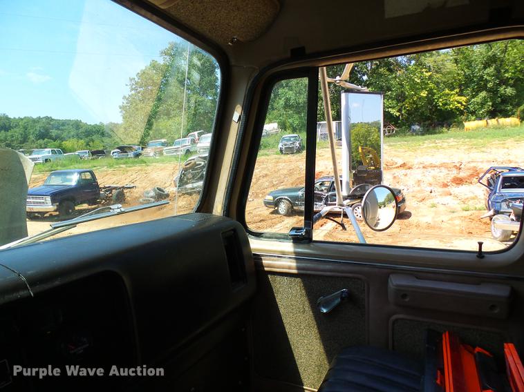 image for item DE5188 1988 International 8300 semi truck