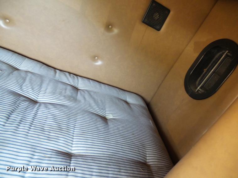 image for item DE5188 1988 International 8300 semi truck