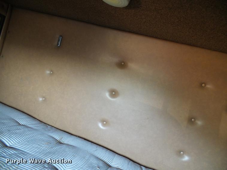 image for item DE5188 1988 International 8300 semi truck