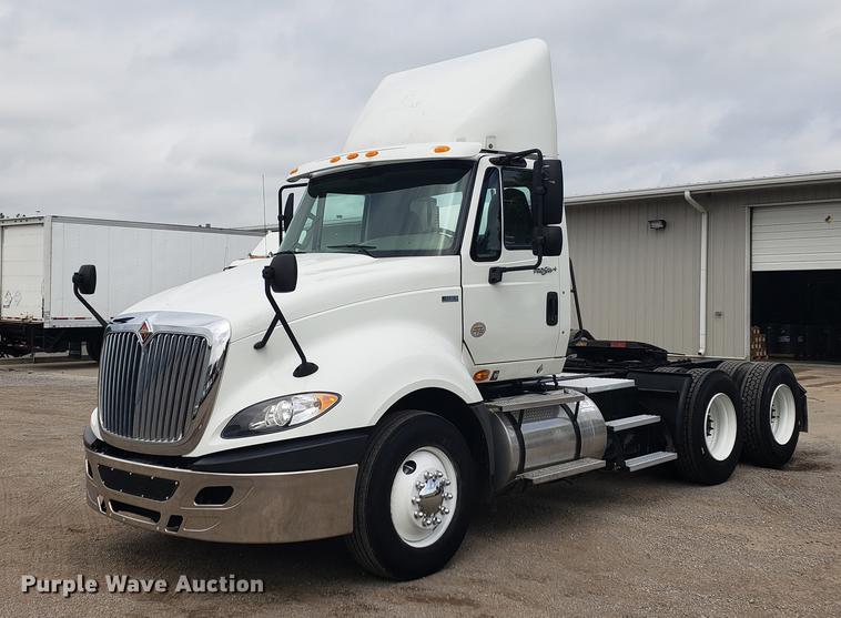 image for item DF2436 2012 International ProStar semi truck