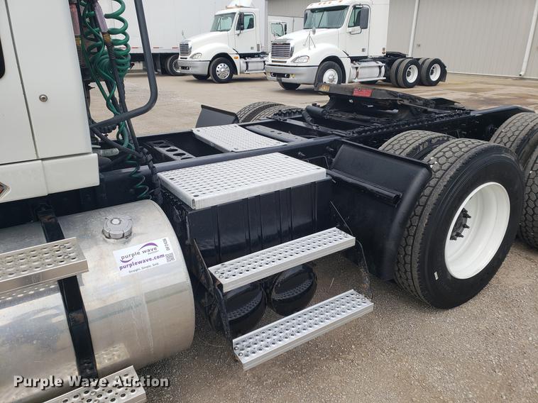 image for item DF2436 2012 International ProStar semi truck