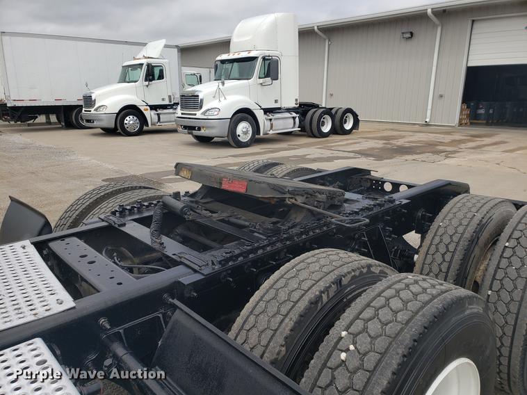 image for item DF2436 2012 International ProStar semi truck