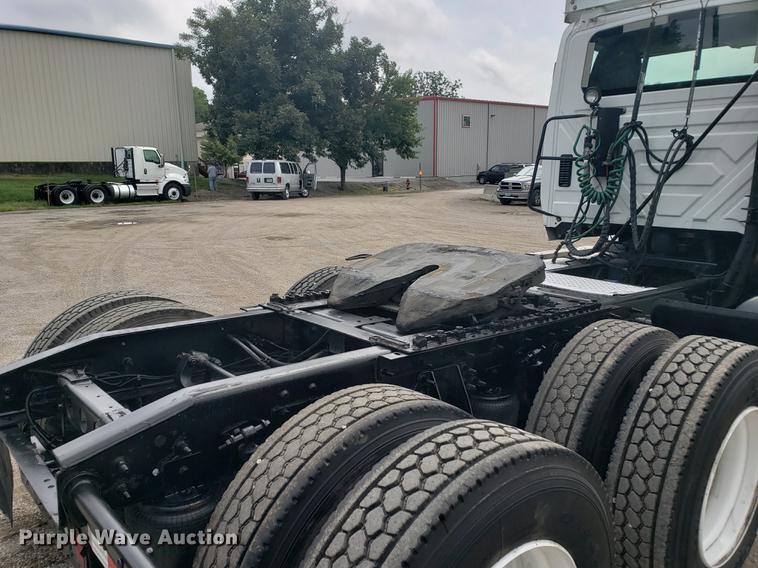 image for item DF2436 2012 International ProStar semi truck