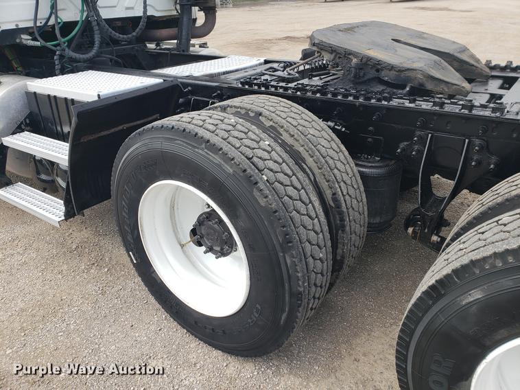 image for item DF2436 2012 International ProStar semi truck