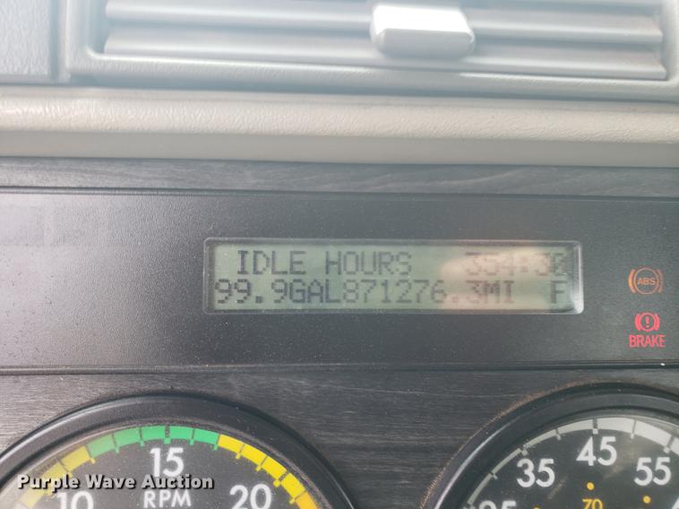 image for item DF2437 2007 Freightliner Columbia 120 semi truck