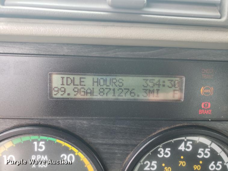 image for item DF2437 2007 Freightliner Columbia 120 semi truck