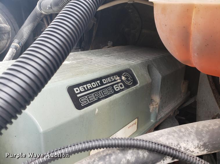 image for item DF2437 2007 Freightliner Columbia 120 semi truck