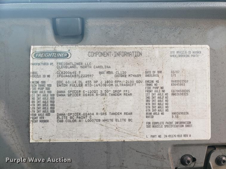 image for item DF2437 2007 Freightliner Columbia 120 semi truck