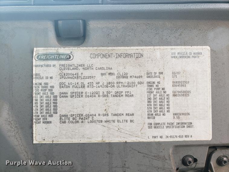 image for item DF2437 2007 Freightliner Columbia 120 semi truck