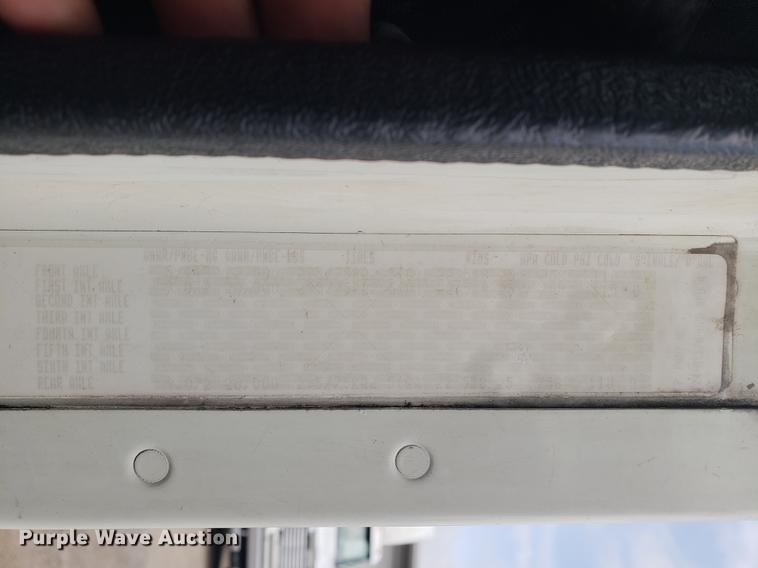 image for item DF2438 2004 Freightliner Columbia 120 semi truck