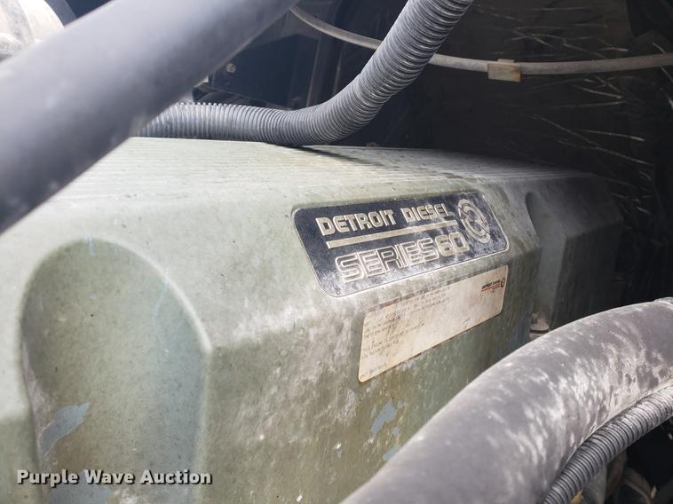 image for item DF2438 2004 Freightliner Columbia 120 semi truck