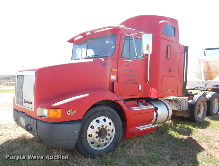 image for item EI9009 1995 International 9200 semi truck