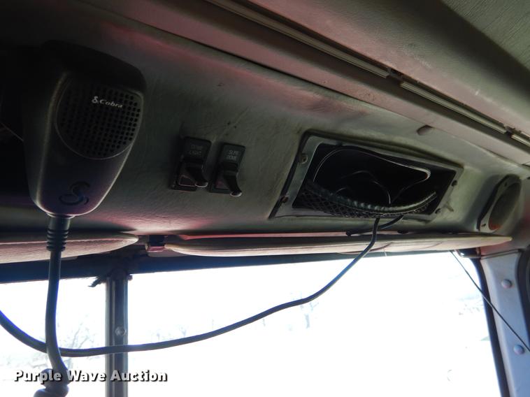 image for item EI9009 1995 International 9200 semi truck