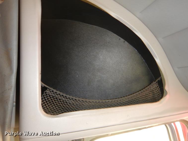 image for item EI9009 1995 International 9200 semi truck