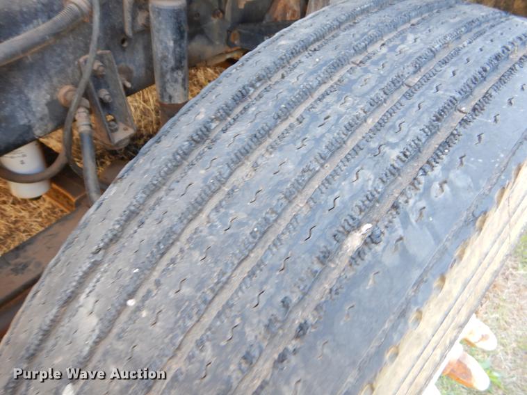 image for item EI9009 1995 International 9200 semi truck