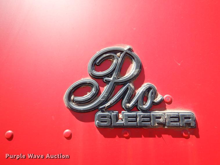 image for item EI9009 1995 International 9200 semi truck