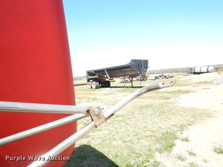 image for item EI9009 1995 International 9200 semi truck