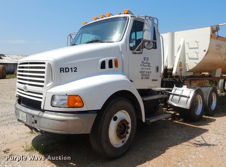 image for item EK9598 2003 Sterling semi truck